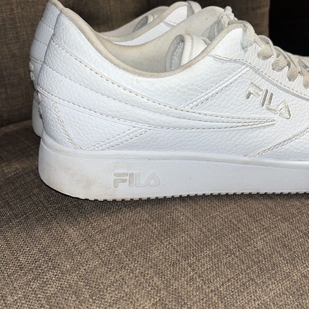 Fila men's White Sneakers size 10 - Picture 2 of 9